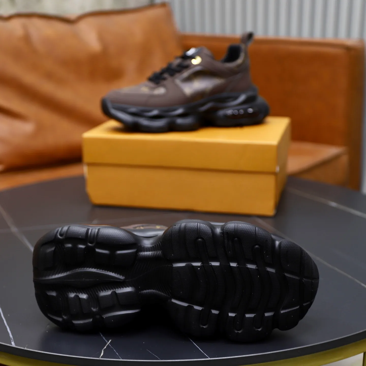 Ex-factory price: 462💰🙅‍♂️🙅‍♂️🙅‍♂️ Brand: Louis Vuitton Standard code: 38-44 (45 customized) Grade: Same as the official website Material: Original cowhide splicing fabric Comfortable and breathable lining Lightweight, soft and wear-resistant outsole Style category: Men's fashionable casual shoes Running sneakers Distinguished luxury brand elements Top luxury Color: actual picture color